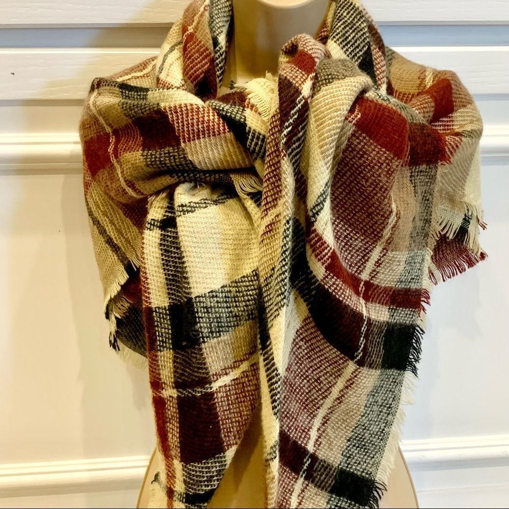 Charlotte Russe Plaid Acrylic Winter Shawl‎
